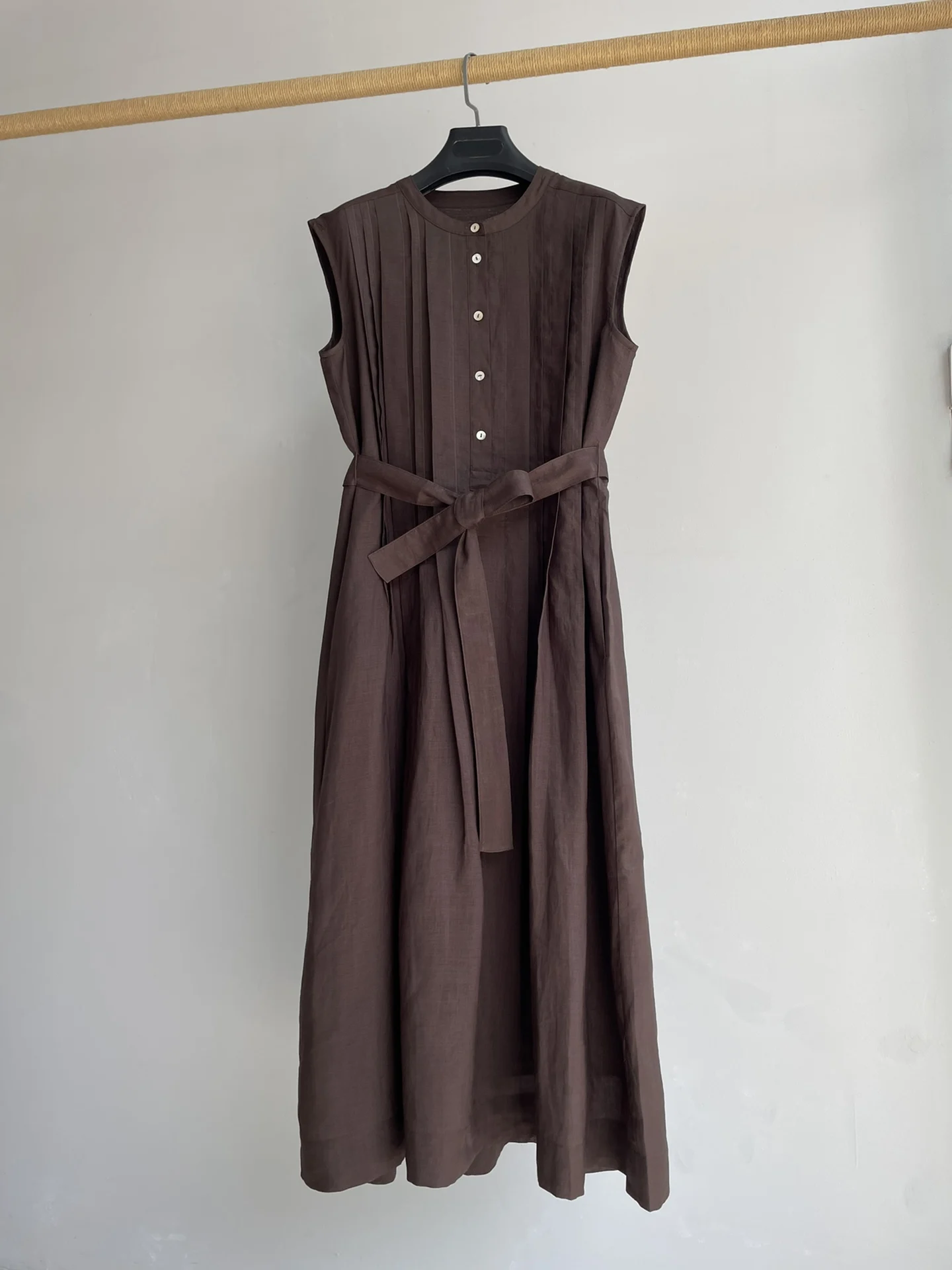 2025 spring and summer new women's fashion sleeveless crew neck belt ramie long dress - Image 3