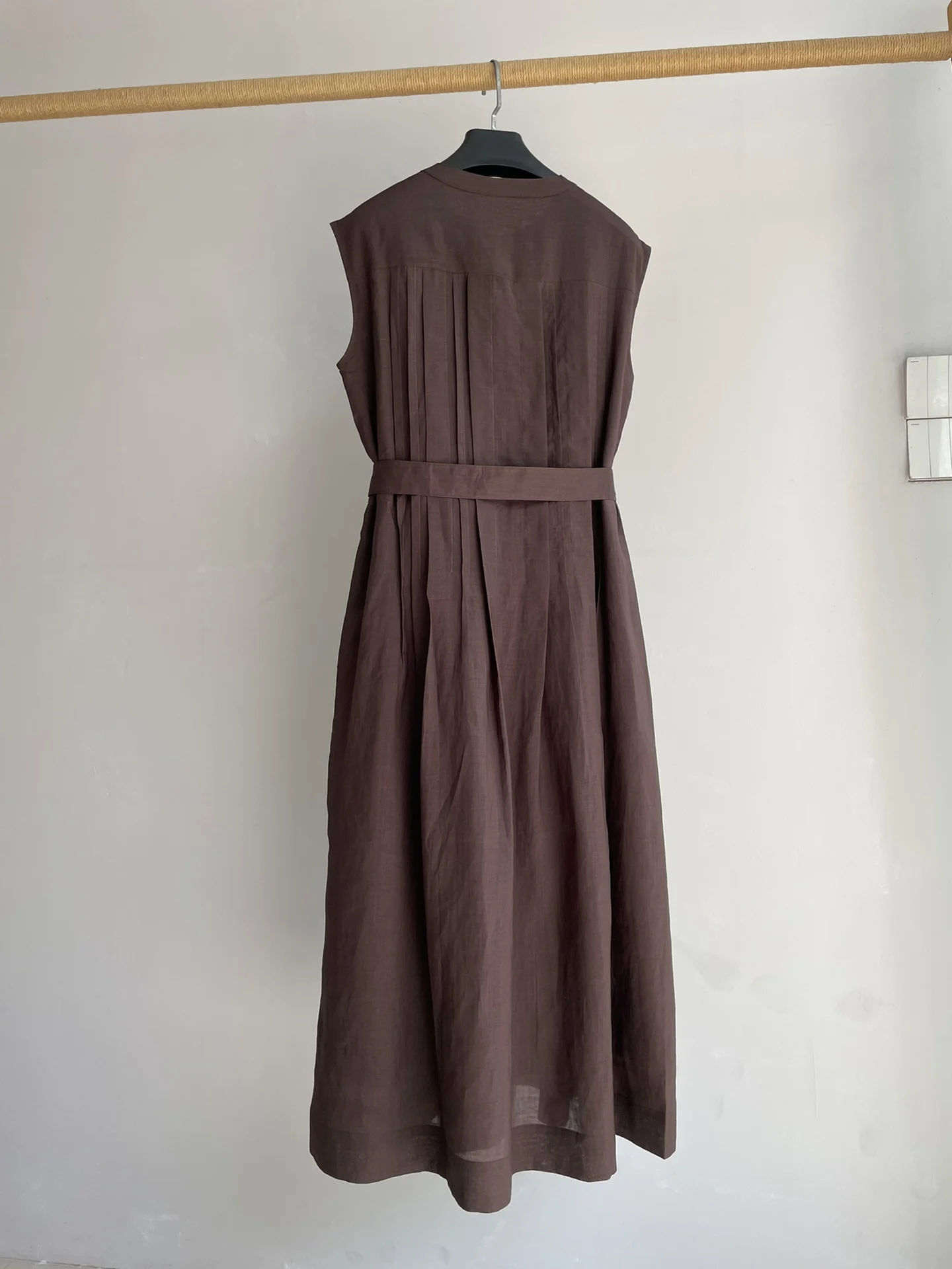2025 spring and summer new women's fashion sleeveless crew neck belt ramie long dress - Image 4